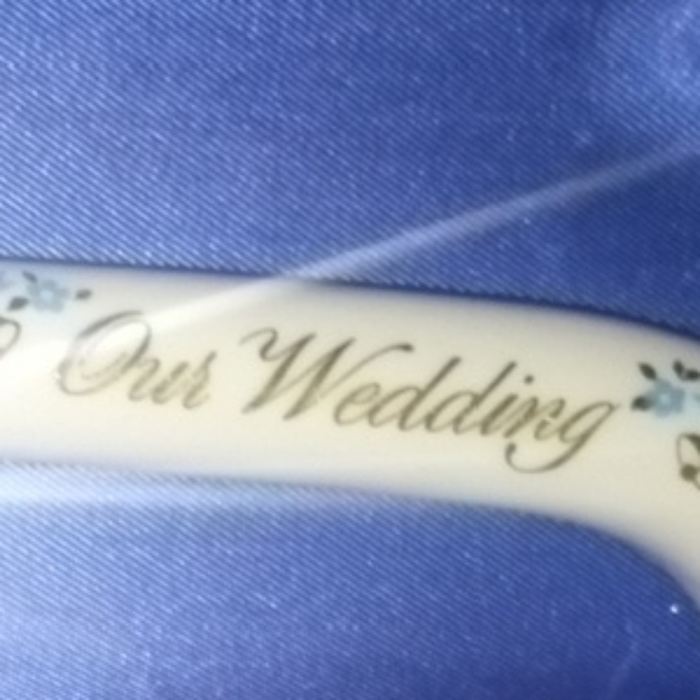 New In Box. Floral Wedding Cake Knife